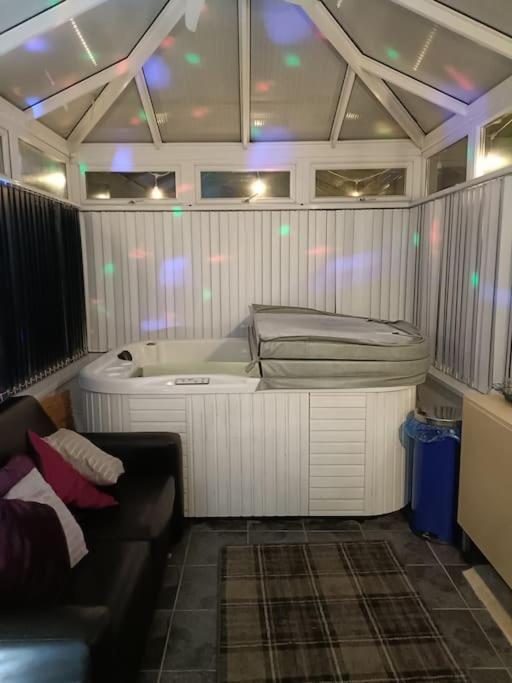 Big Fireplace Aga Hot Tub Wet Room Barn Garage Llanelli Dış mekan fotoğraf