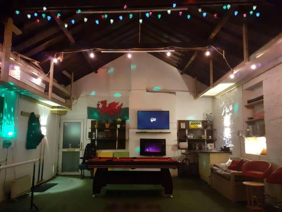 Big Fireplace Aga Hot Tub Wet Room Barn Garage Llanelli Dış mekan fotoğraf
