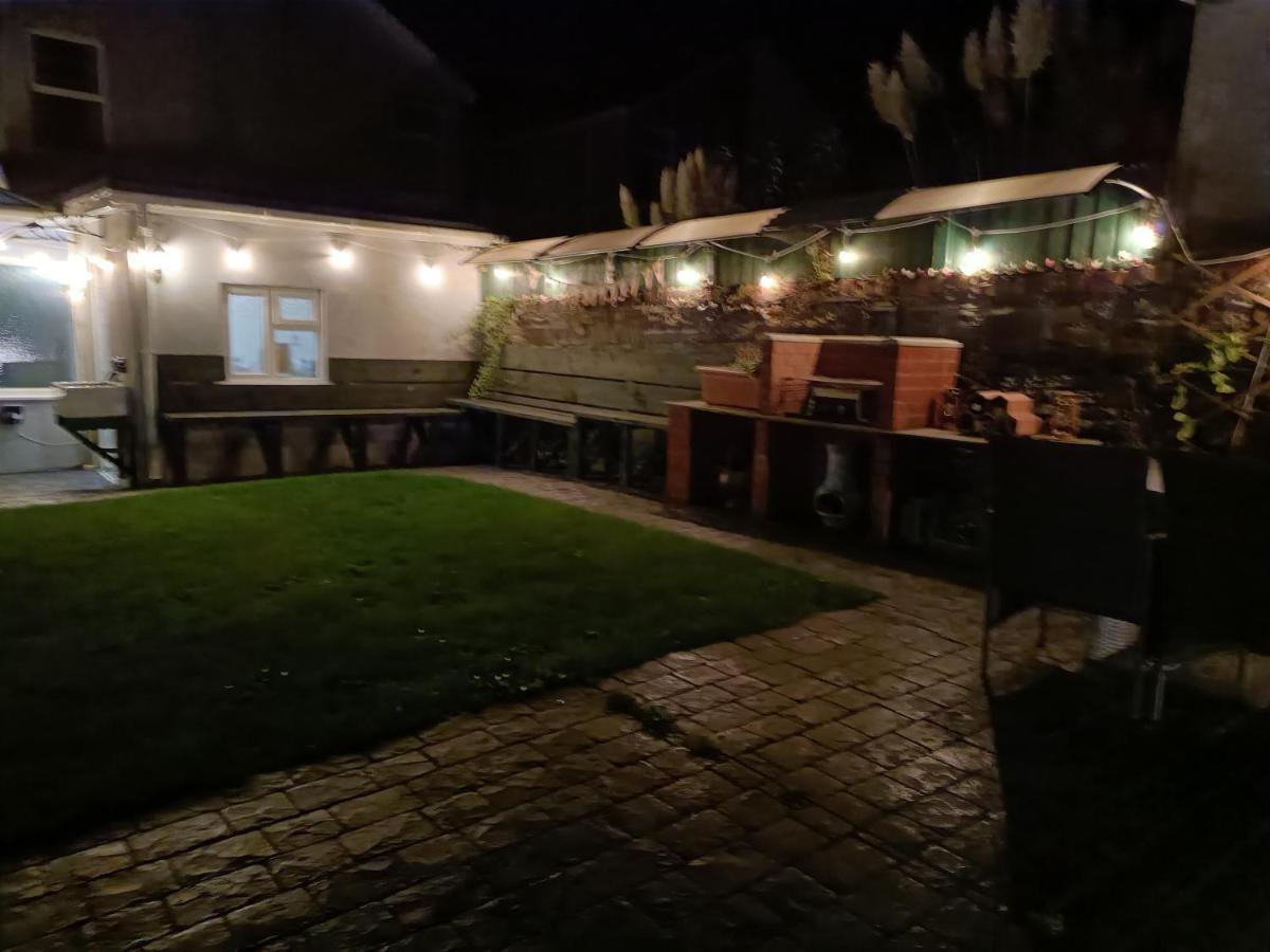 Big Fireplace Aga Hot Tub Wet Room Barn Garage Llanelli Dış mekan fotoğraf